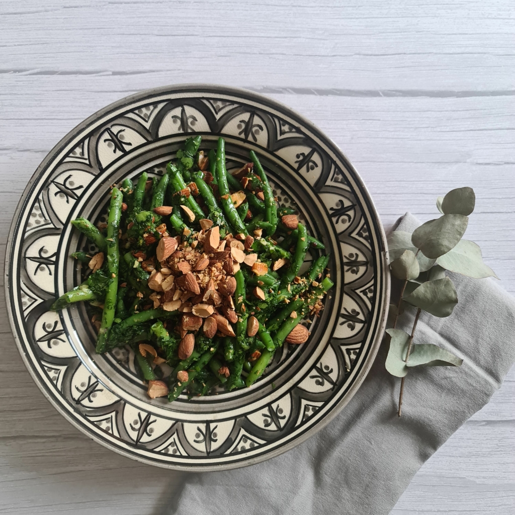 haricorts verts and almond salad